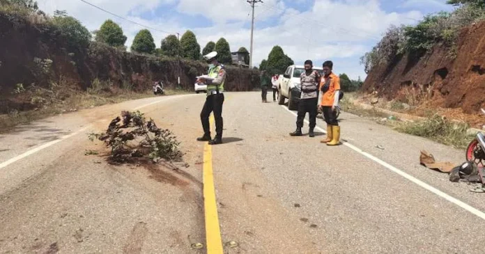 Pengendara Motor di Kolut Tewas Terlindas Mobil