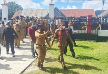 Bupati Arusani Bantu Rehabilitasi Total Masjid Tua di Sampolawa Bupati Arusani Bantu Rehabilitasi Total Masjid Tua di Sampolawa