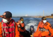 Tim SAR Kembali Cari TKA yang Tenggelam di Muara Sungai Sampara Tim SAR Kembali Cari TKA yang Tenggelam di Muara Sungai Sampara