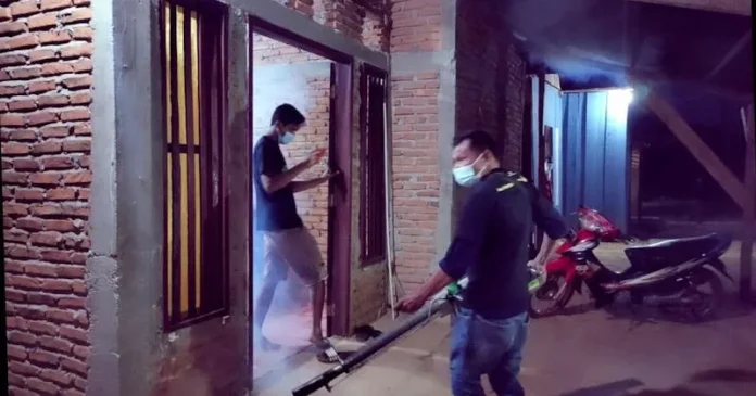 ASR Penuhi Permintaan Fogging Salah Satu Desa di Konawe