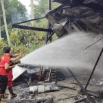 Kebakaran Rumah di Kolaka Utara, Api Berhasil Dipadamkan Kebakaran Rumah di Kolaka Utara, Api Berhasil Dipadamkan
