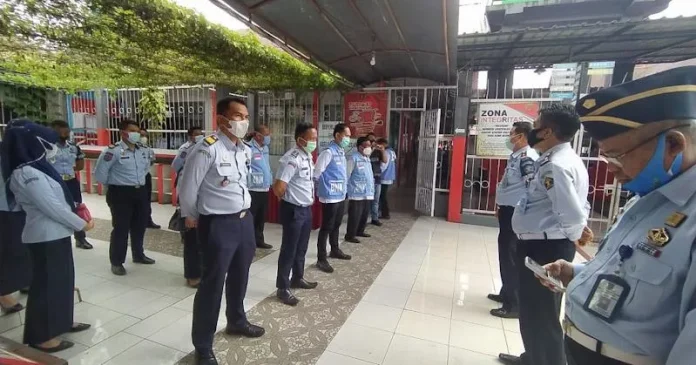 Razia Kemenkumham di Rutan Kendari Nihil Barang Terlarang Razia Kemenkumham di Rutan Kendari Nihil Barang Terlarang