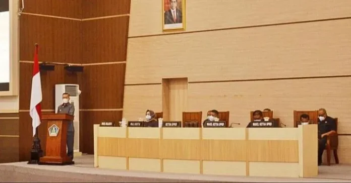 Pertahankan WTP, Wali Kota Serahkan LKPD ke DPRD Kota Kendari