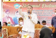 Bupati Busel Siap Penuhi Keinginan Warga Molagina Tahun Depan Bupati Busel Siap Penuhi Keinginan Warga Molagina Tahun Depan