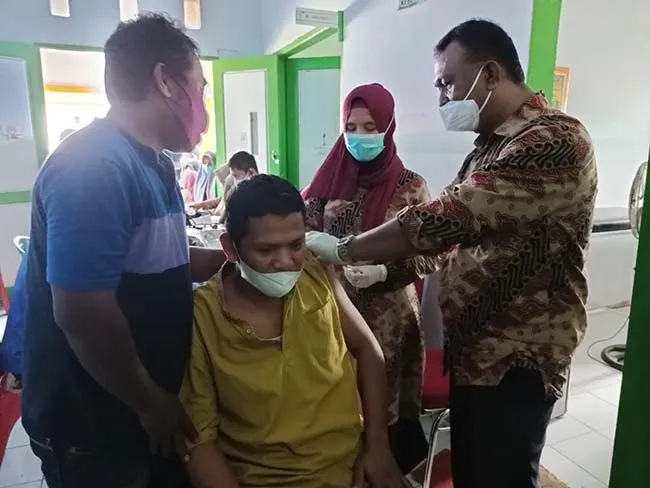 Dua Aleg di Mubar Ikuti Vaksinasi Massal Bersama Warga