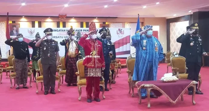 alui Kenakan Pakaian Adat saat Upacara Hari Pancasila, Ali Mazi: Jangan Lupa Sejarah