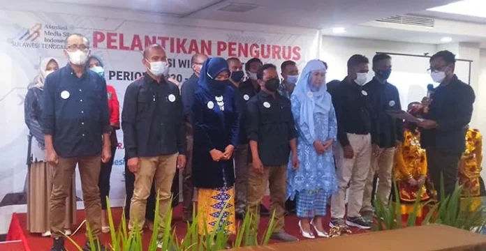 Lantik Pengurus AMSI Sultra, Ali Mazi Nyatakan Dukung Kebebasan Pers di Sultra