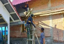 Satgas Bersama Masyarakat Bergotong-royong Membangun Gereja di Koltim Satgas Bersama Masyarakat Bergotong-royong Membangun Gereja di Koltim