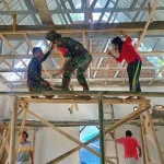 Persatuan Ibu Desa Rubia Bantu TNI Membangun Gereja Persatuan Ibu Desa Rubia Bantu TNI Membangun Gereja