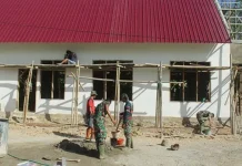 Masyarakat dan TNI Bergotong Royong Membangun Gereja di Koltim Masyarakat dan TNI Bergotong Royong Membangun Gereja di Koltim