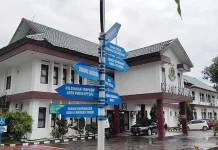 Tersangka Mantan Kabid Minerba ESDM Sultra Penuhi Panggilan Penyidik Kejati Tersangka Mantan Kabid Minerba ESDM Sultra Penuhi Panggilan Penyidik Kejati