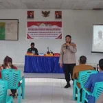 Anggota Kodim Kolaka Beri Sosialisasi Hukum pada Warga Desa Pekorea Koltim Anggota Kodim Kolaka Beri Sosialisasi Hukum pada Warga Desa Pekorea Koltim