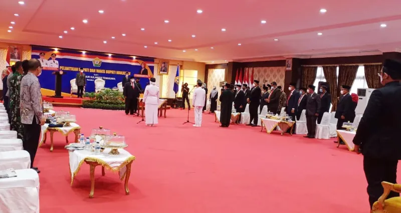 Gubernur Resmi Lantik Haliana-Ilmiati sebagai Bupati dan Wakil Bupati Wakatobi 