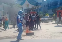 Massa Tuntut Direktur BLUD RS Konawe Dicopot, Sekda: Kita Evaluasi Massa Tuntut Direktur BLUD RS Konawe Dicopot, Sekda: Kita Evaluasi