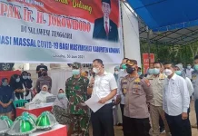 Ratusan Warga Konawe Antusias Ikuti Vaksinasi Massal Ratusan Warga Konawe Antusias Ikuti Vaksinasi Massal