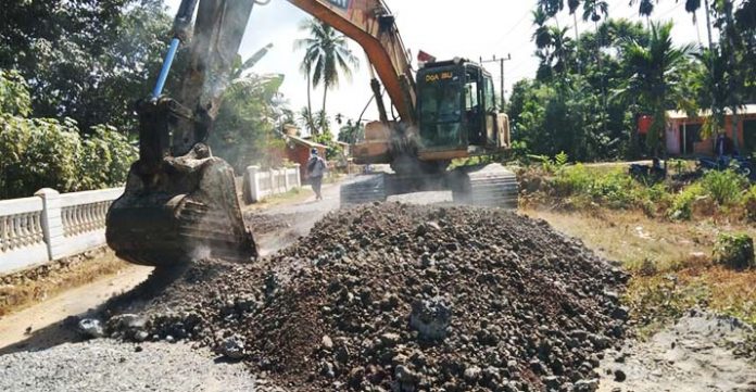 PT VDNI Perbaiki Jalan Rusak di Dua Desa di Konawe