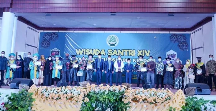 Ini 13 Santri Yayasan Ummusshabri Kendari yang Jadi Wisudawan Terbaik