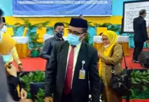 Kembali Terpilih Jadi Rektor UHO, Zamrun Irit Bicara ke Awak Media Kembali Terpilih Jadi Rektor UHO, Zamrun Irit Bicara ke Awak Media