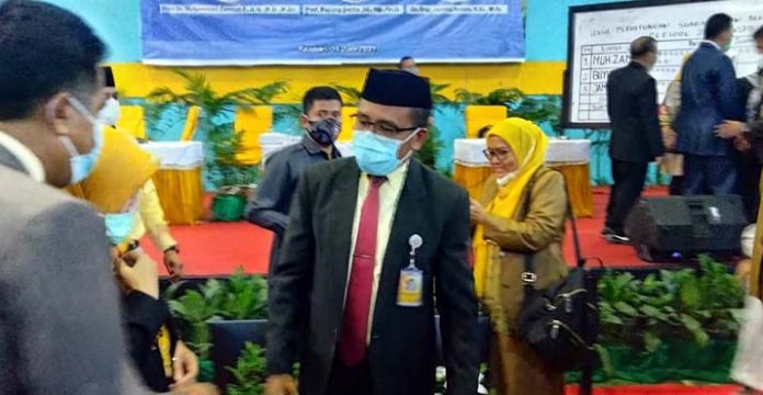 Kembali Terpilih Jadi Rektor UHO, Zamrun Irit Bicara ke Awak Media