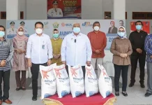 Ali Mazi Lepas Bantuan Beras PPKM Mikro untuk 221 Ribu Keluarga di Sultra Ali Mazi Lepas Bantuan Beras PPKM Mikro untuk 221 Ribu Keluarga di Sultra