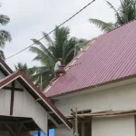 Kades Rubia Bantu Satgas TMMD Bangun Gereja Weare Koltim Kades Rubia Bantu Satgas TMMD Bangun Gereja Weare Koltim