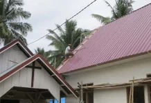 Kades Rubia Bantu Satgas TMMD Bangun Gereja Weare Koltim Kades Rubia Bantu Satgas TMMD Bangun Gereja Weare Koltim