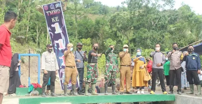 Jelang Penutupan TMMD, Dandim Kolaka Bersama Masyarakat Gelar Syukuran