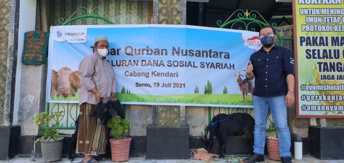 Tebar Kurban di 235 Titik se-Indonesia, FIFGROUP Beri 2 Ekor Kambing di Kendari