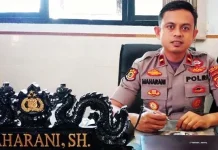 Polisi di Kolaka Bantu Antarkan Obat dan Vitamin untuk Warga yang Isoman Kapolsek KPK, Ipda Maharani