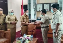 BPN Serahkan 3 Sertifikat Aset ke Pemda Wakatobi BPN Serahkan 3 Sertifikat Aset ke Pemda Wakatobi
