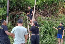 Warga dan Relawan ASR Kerja Bakti Bersih-bersih Lingkungan Warga dan Relawan ASR Kerja Bakti Bersih-bersih Lingkungan