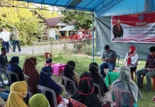 Anggota DPRD Sosialisasi Perda Tentang Retribusi di Pulau Kaledupa Anggota DPRD Sosialisasi Perda Tentang Retribusi di Pulau Kaledupa