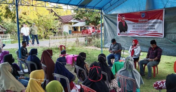 Anggota DPRD Sosialisasi Perda Tentang Retribusi di Pulau Kaledupa