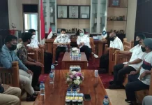 Bupati Wakatobi Terima Aduan Soal RSUD Hingga Kades yang Seenaknya Memberhentikan Aparat Desa Bupati Wakatobi Terima Aduan Soal RSUD Hingga Kades yang Seenaknya Memberhentikan Aparat Desa