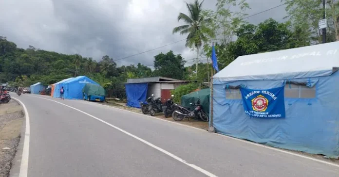 Korban Banjir Wanggu Terima Bantuan Sembako dari Presiden