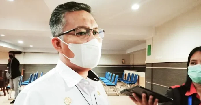 Sulkarnain Kadir saat ditemui Awak media Usai Rapat Paripurna di DPRD Kota Kendari.