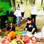 Sulkarnain Dedikasikan Tiga Ekor Sapi Kurban untuk Petugas Kebersihan Sulkarnain Dedikasikan Tiga Ekor Sapi Kurban untuk Petugas Kebersihan