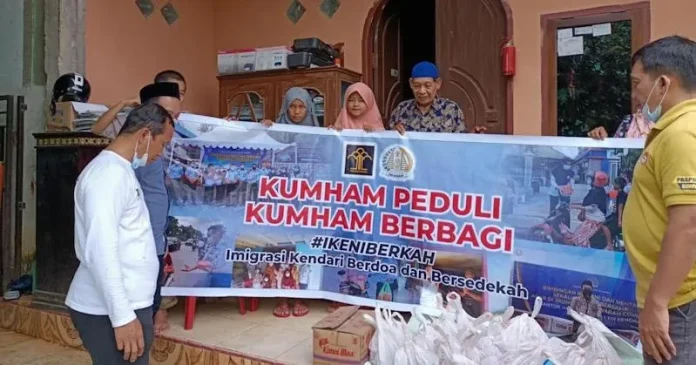 Iduladha 2021, Kantor Imigrasi Kendari Bagi-bagi Kurban dan Sembako