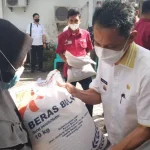Bupati Wakatobi Launching Bantuan Beras PPKM Bupati Wakatobi Launching Bantuan Beras PPKM