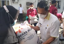 Bupati Wakatobi Launching Bantuan Beras PPKM Bupati Wakatobi Launching Bantuan Beras PPKM