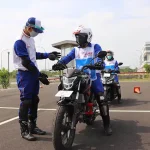 Ini Tips Mengantisipasi Bahaya Blind Spot Saat Mengendarai Motor Ini Tips Mengantisipasi Bahaya Blind Spot Saat Mengendarai Motor