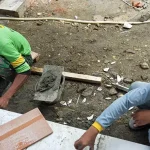 Seorang Remaja Antusias Bantu Satgas TMMD di Koltim Seorang Remaja Antusias Bantu Satgas TMMD di Koltim