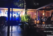 Pelaku Usaha di Kendari Masih Abai Terhadap Aturan PPKM Cafe Nine Tine tetap menyala pengunjung diatas jam yang telah ditetapkan dalam PPKM.