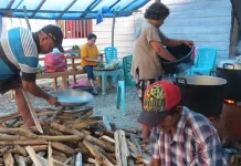 Cerita Ibu Desa Rubia Siapkan Makanan untuk Anggota Satgas TMMD Setiap Harinya Cerita Ibu Desa Rubia Siapkan Makanan untuk Anggota Satgas TMMD Setiap Harinya