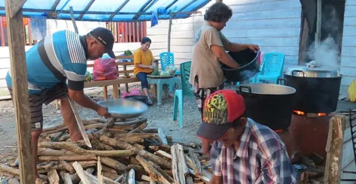 Cerita Ibu Desa Rubia Siapkan Makanan untuk Anggota Satgas TMMD Setiap Harinya