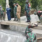 Ketua DPRD Koltim Apresiasi Pembangunan Embung di Desa Pekorea Lewat TMMD Ketua DPRD Koltim Apresiasi Pembangunan Embung di Desa Pekorea Lewat TMMD