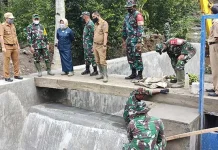 Ketua DPRD Koltim Apresiasi Pembangunan Embung di Desa Pekorea Lewat TMMD Ketua DPRD Koltim Apresiasi Pembangunan Embung di Desa Pekorea Lewat TMMD