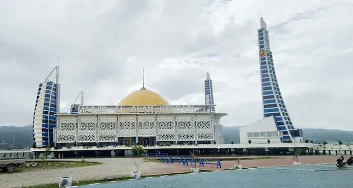 PPKM Mikro, Masjid Al-Alam Kendari Tetap Laksanakan Salat Jumat dengan Prokes Covid-19