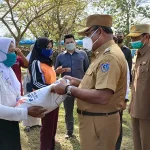 87 Ton Beras PPKM Disalurkan di Muna Barat 87 Ton Beras PPKM Disalurkan di Muna Barat