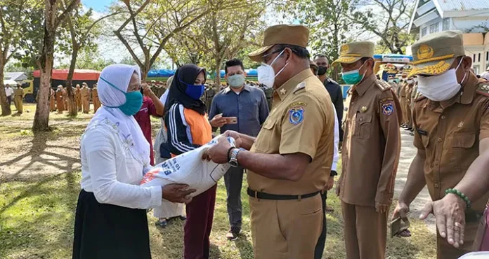 87 Ton Beras PPKM Disalurkan di Muna Barat